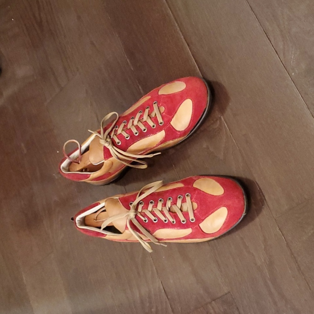 Stylish Red and Tan Men's Sneakers - Picture 13 of 16